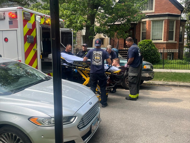 man fights of burglar with frying pan twitter 3