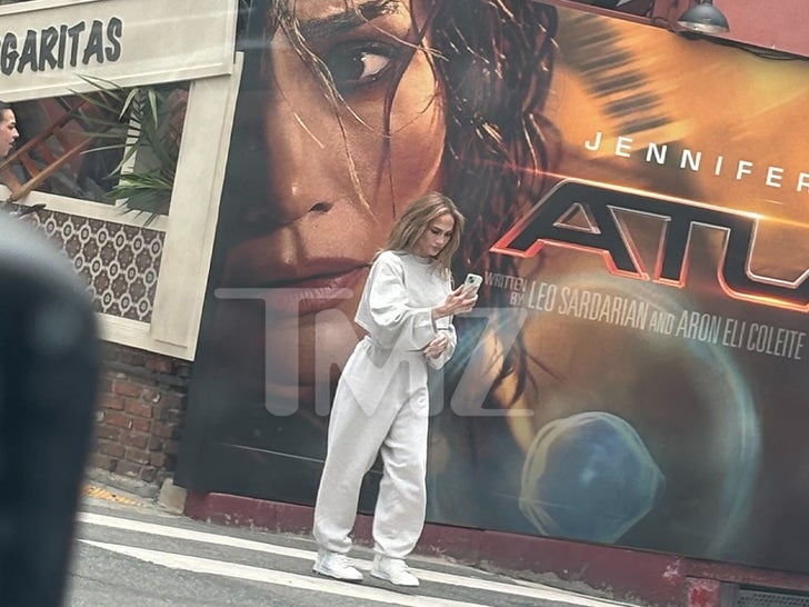 0524-Jennifer-Lopez-Atlas-Photoshoot-Selfie-SUB-3