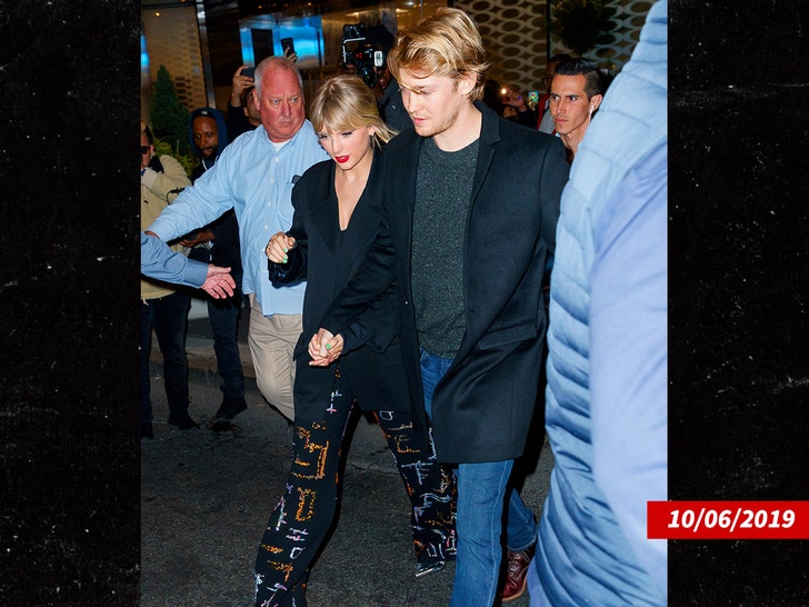 1211-taylor swift joe alwyn getty1