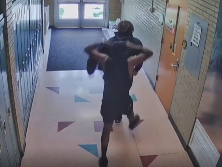 061224_coach_choke_teen-sg4