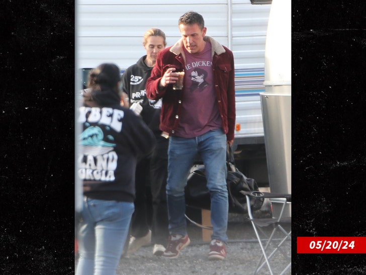 ben affleck leaving movie set