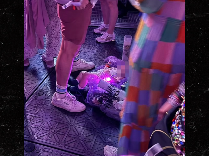 cd390fc2576840ea93d2e0a4caa1a0c9_md taylor swift baby on floor sub