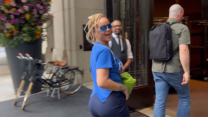 cec0879cd00f474c8b1fd1d65c143e2e_md 060624-rihanna-kal