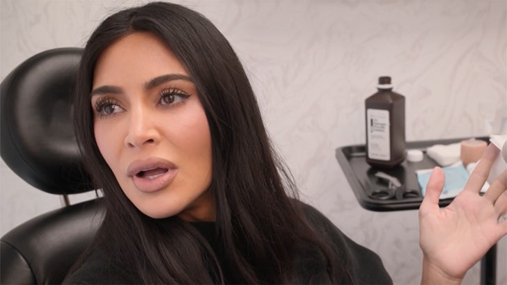 071224_kim_kardashian_finger