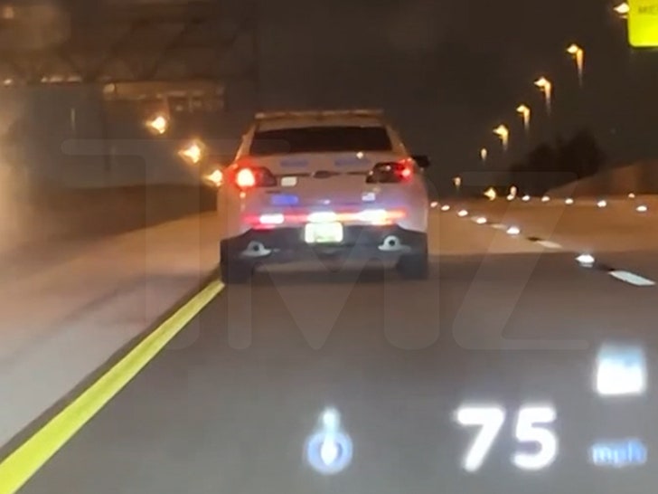 d2f26cf629e3474ca72fac9dcd571ef3_md 050924-swerving-cop-car-yellow-line-primary