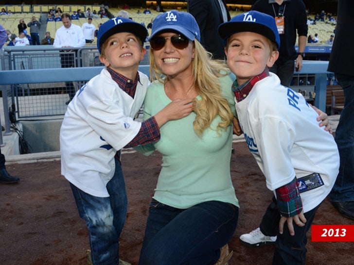 d54968610c1e47e7aa1978b44793abe0_md britney spears and sons sub