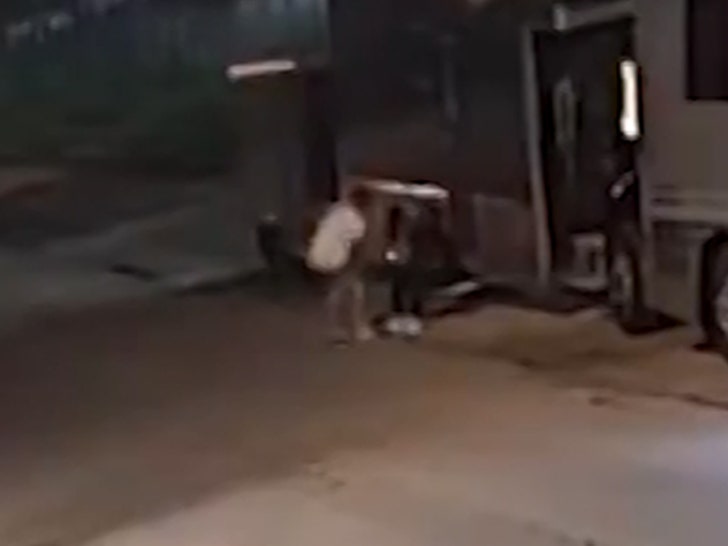 d577ac458f1b4e9ba01fb84a983e6af2_md 052924-robbery-close-up-primary