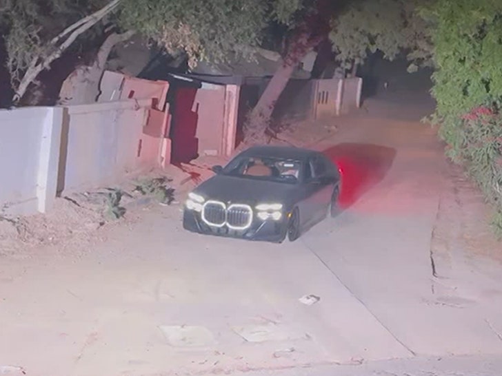 062424-ben-affleck-flash-primary-v1