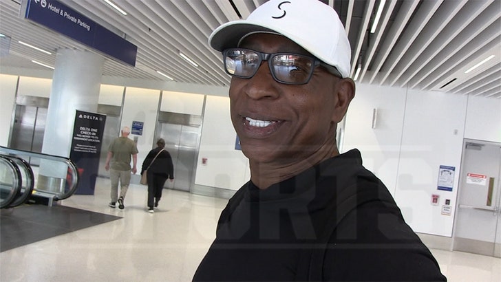 db17180715b64b279e38e96dca6cd0ce_md 061224_eric_dickerson_kelce_kal