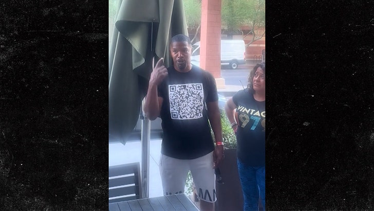 de3def1a9d864cb59d15ef6fa5140c06_md 070124-jamie-foxx-kal