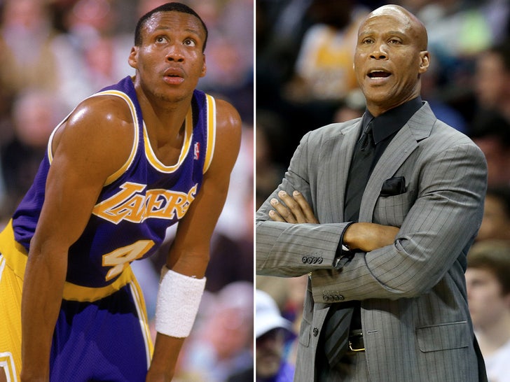 e5087888c73140fbaf307e5fc3323819_md Byron Scott side by side
