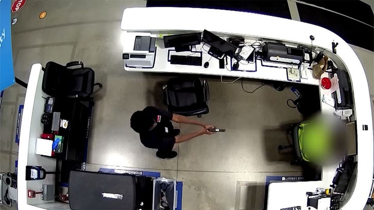 e51bc4ed94384eb58fb6086b04d2beb7_md 051524-amazon-shooter-warehouse-kal