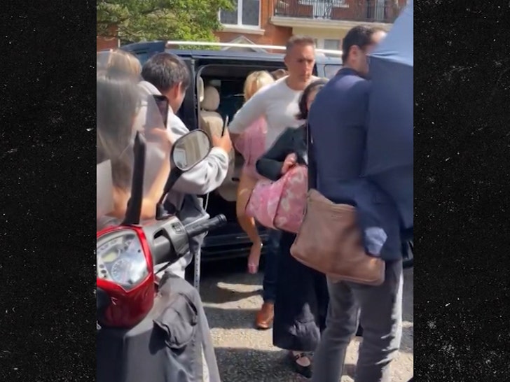 061924-sabrina-carpenter-6