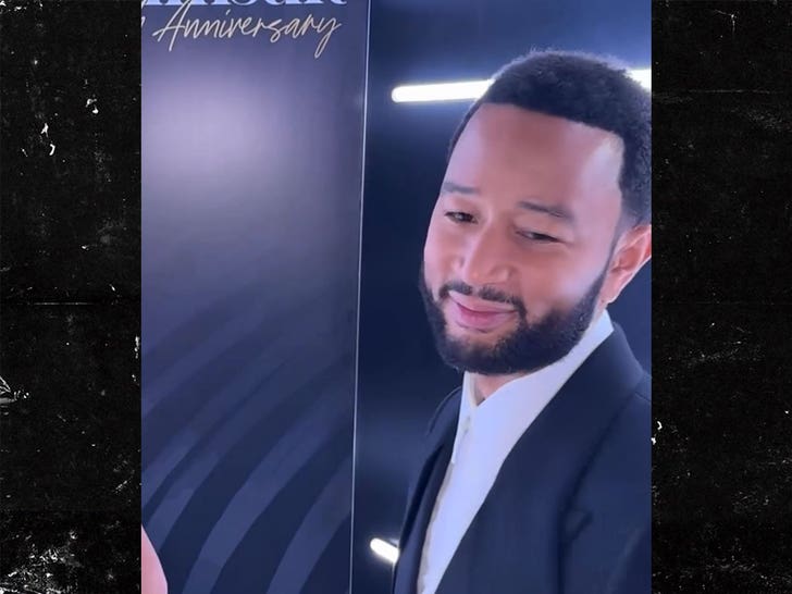 e7279cc7a5334eac8744c1ef475a8ef1_md 051724-john-legend-chrissy-teigen-1