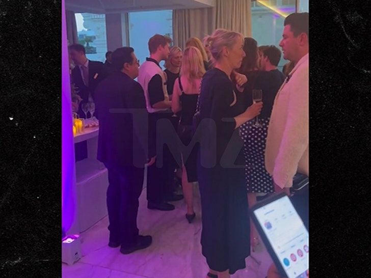 e794410a381546d3b5187c7556fbc931_md Joe Alwyn