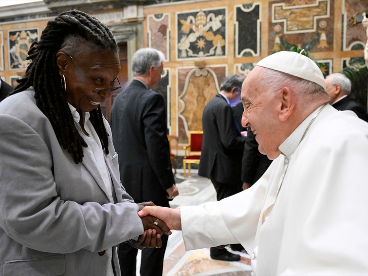 e8fb15f5e1694ac180a5593270904535_md pope and whoopi goldber