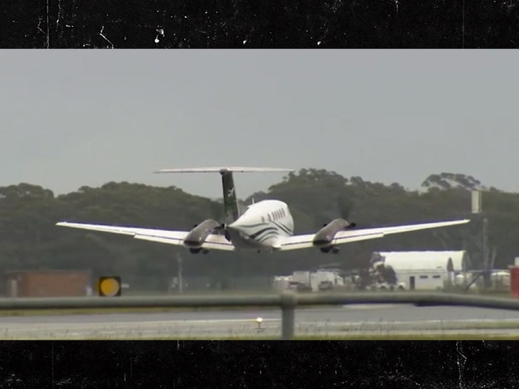 f5a6d07434f8457db3a739de32e925fd_md 051324-emergency-landing-runway-primary