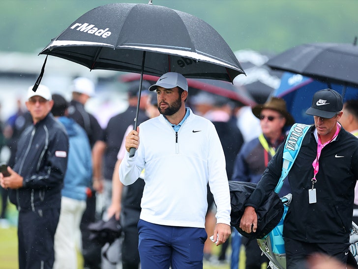 Scottie Scheffler golfing