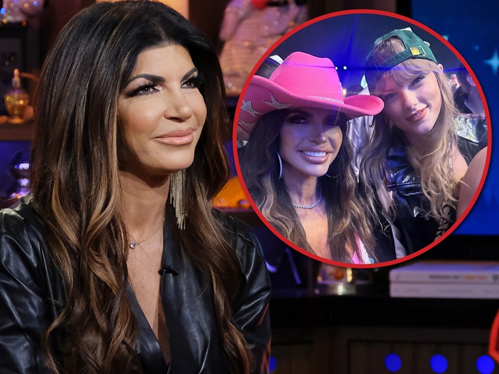 f79f5e359e1943899895bc7242c57b2f_md teresa giudice and taylor swift