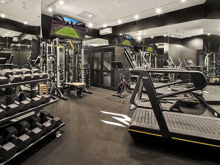 f86fd0dc14994fd586253ae1f71d4583_md 0515-Russell-Wilson-Ciara-Washington-Estate-Sub3