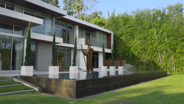 051624_incredibles_airbnb-kal