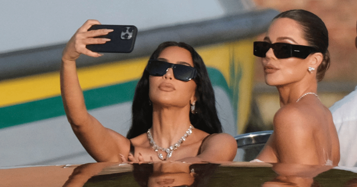 Photo of Kim and Khloé Kardashian