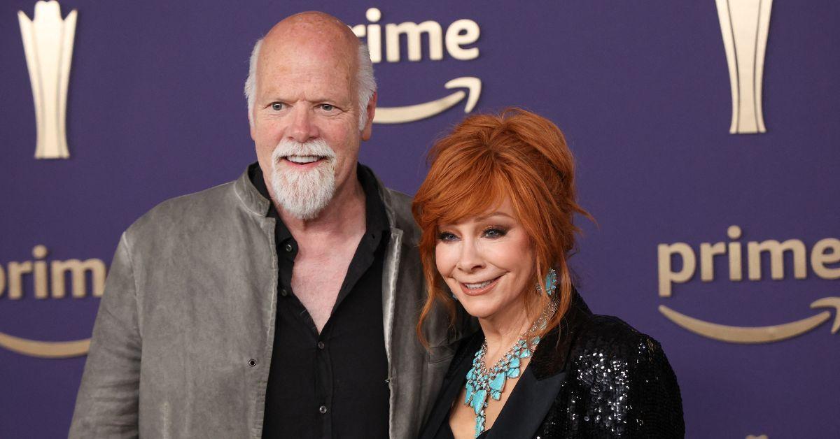reba-mcentires-rex-linns-on-set-kissing-sparks-staff-cringe-1-1763035522349 Reba McEntire and Rex Linn drew attention on the 'Happy's Place' set for their frequent public display of affection.