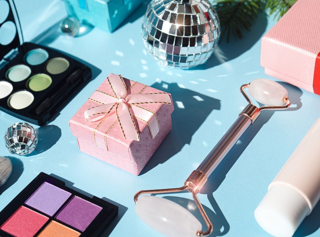 SHOP Under $50 Beauty Gifts main image