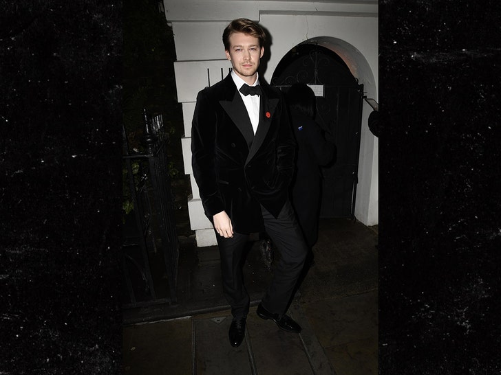 Joe Alwyn backgrid 1