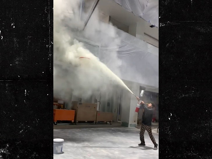 015120ee0e6f4a5aa6852227461716e3_md 030324-clippers-stadium-extinguisher-primary