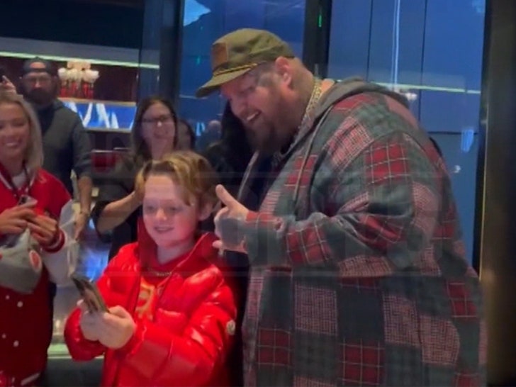 021024-jelly-roll-fans-primary-v2