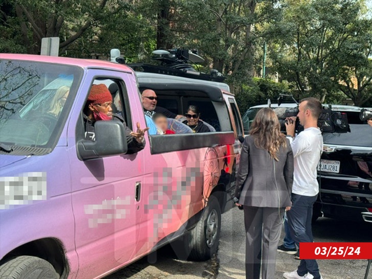 tour bus outside of diddys home