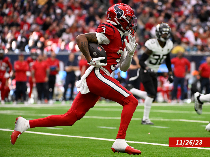 08d1fc1b8ac842bcb82b2fc65bea8546_md tank dell on the field