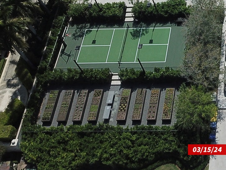 094730648da84ba79dbe37912d93832f_md Tom Brady Garden Tennis Court