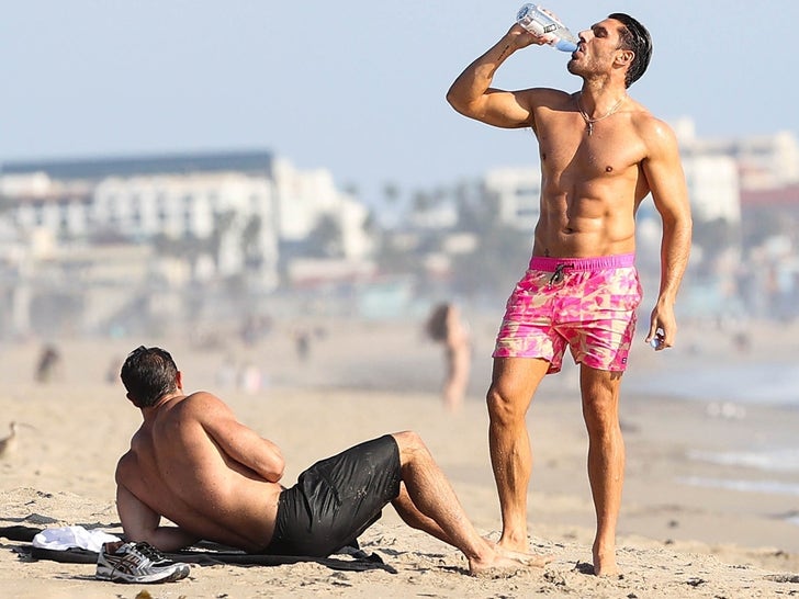 0318-Chris-Appleton-Frederico-Santa-Monica-Beach-photos-primary-5