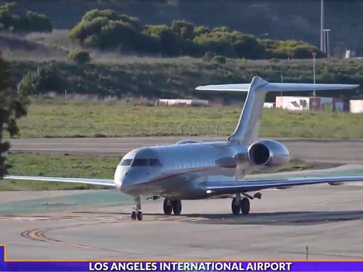 0c387269397146b59aba02224ad49234_md 021024_taylor_swift_jet-sg-front-facing