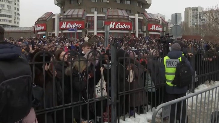 030124_navalny_crowds_kal