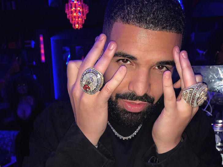 11f916bab5ec46b195e7f2ff80c27bc4_md Drake Living Large