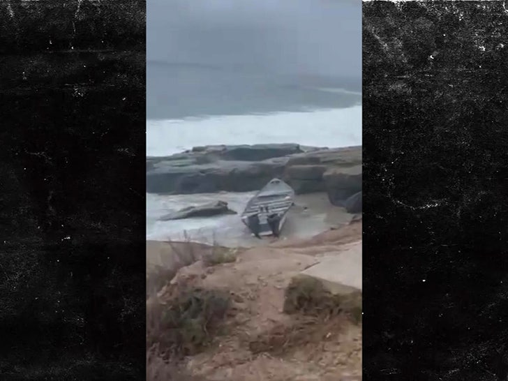 140c4f1a936f459e9893b8b5e4416ea7_md 012624_migrant_boat-sg-boat3