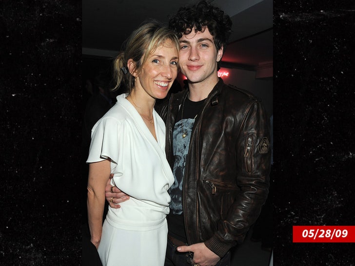 aaron taylor johnson sub 2