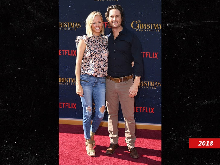 1909b2a569b647d7b0b15e22f9eecdb1_md Oliver Hudson and Erinn Bartlett