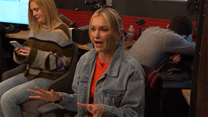 1d82944378374f1c8864388b0d3bccec_md-1 022124_tv_clips_kelly_rowland_on_dressing_room.01_00_28_05.Still002