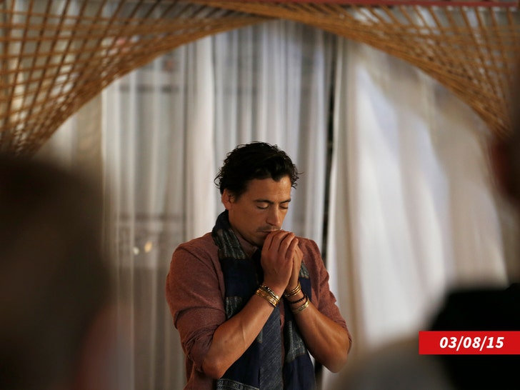 20cb1b87716c4866a02186183f4011bf_md andrew keegan church prayer 2015 getty 2