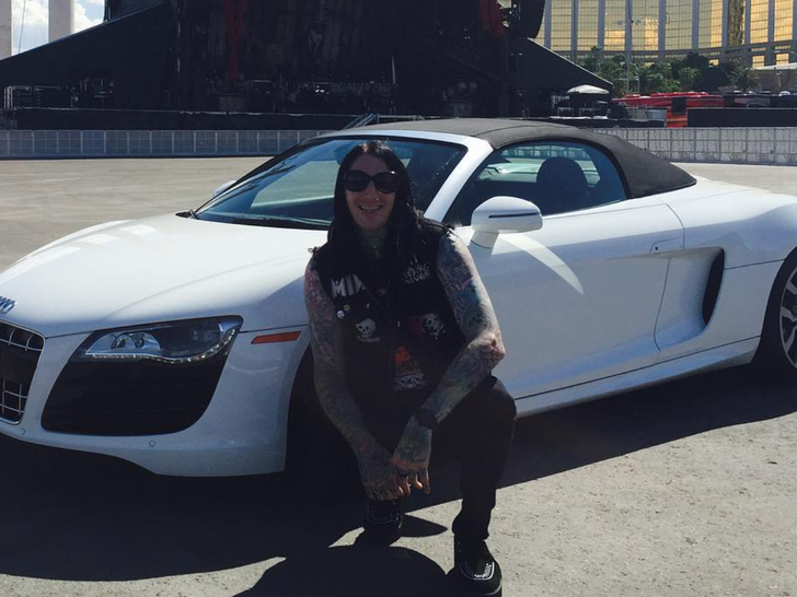 Chris Motionless Social Shots