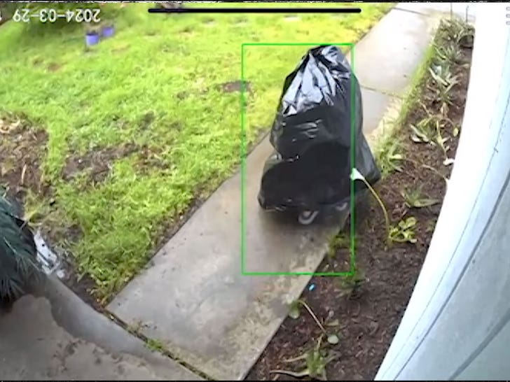 040424-trash-bag-thief-1