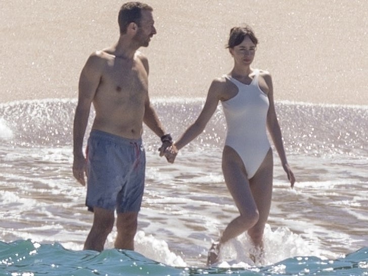 Dakota Johnson And Chris Martin Vacay In Puerto Vallarta