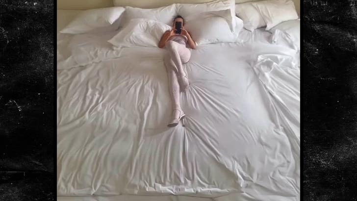 032224_bianca_censori_1798526