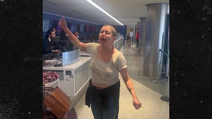 26960119423747cdbcb1b01c51a5f3d9_md 042424_airport_freak_out-kal