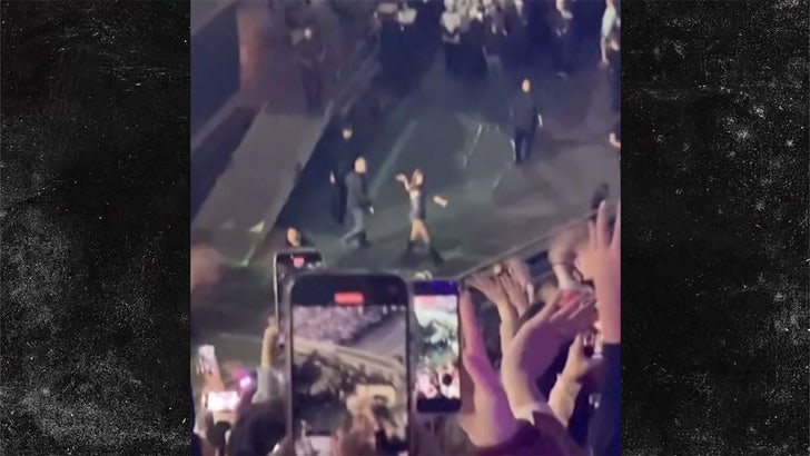 021024_taylor_swift_stadium-kal