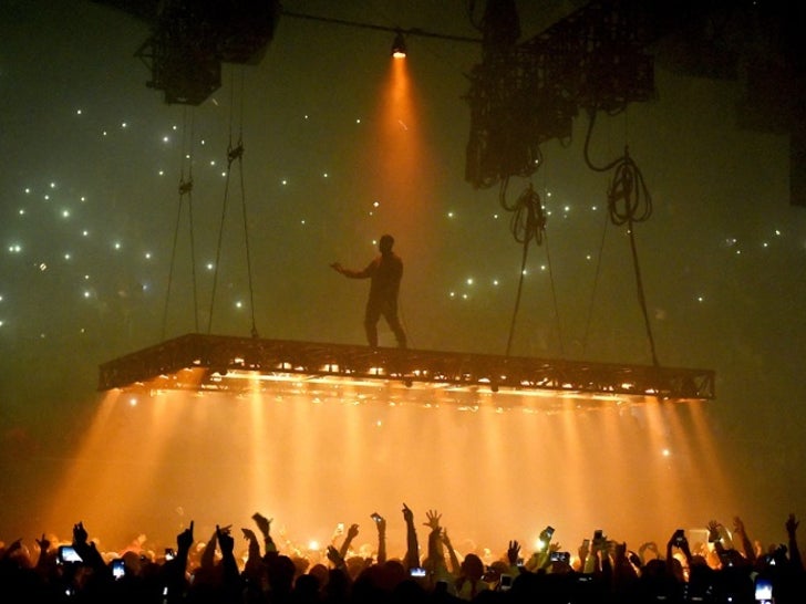 Kanye West's Performance Photos